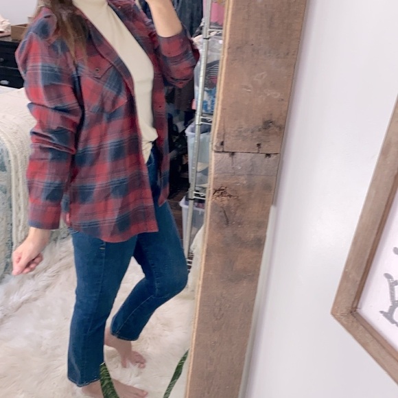 Wrangler red plaid button up shirt size medium - Picture 2 of 8